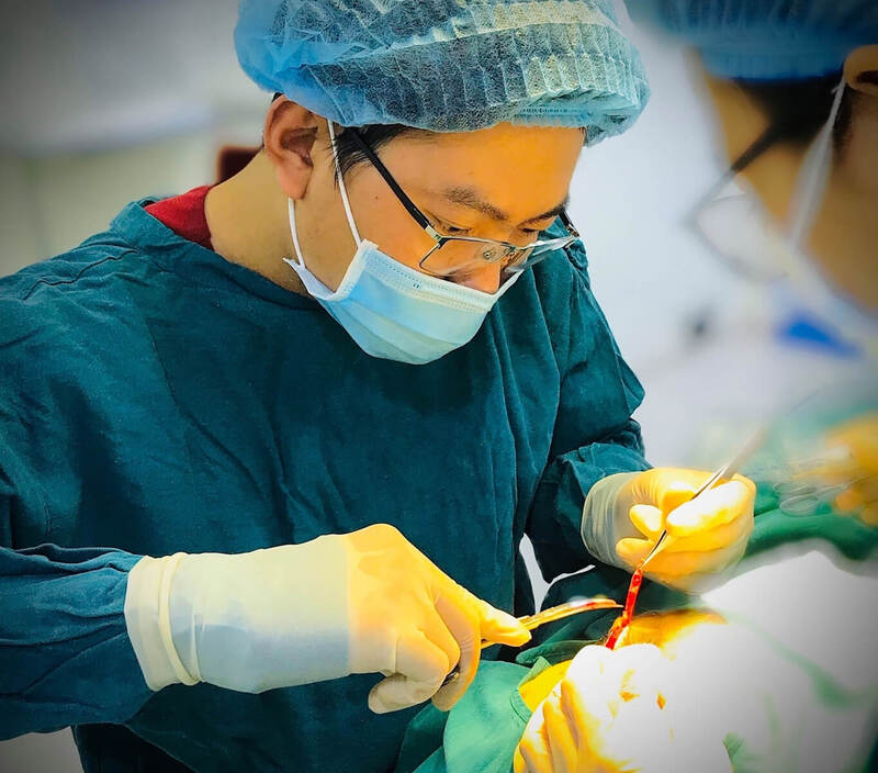 Cắt môi trái tim tại Dr Vương đảm bảo an toàn