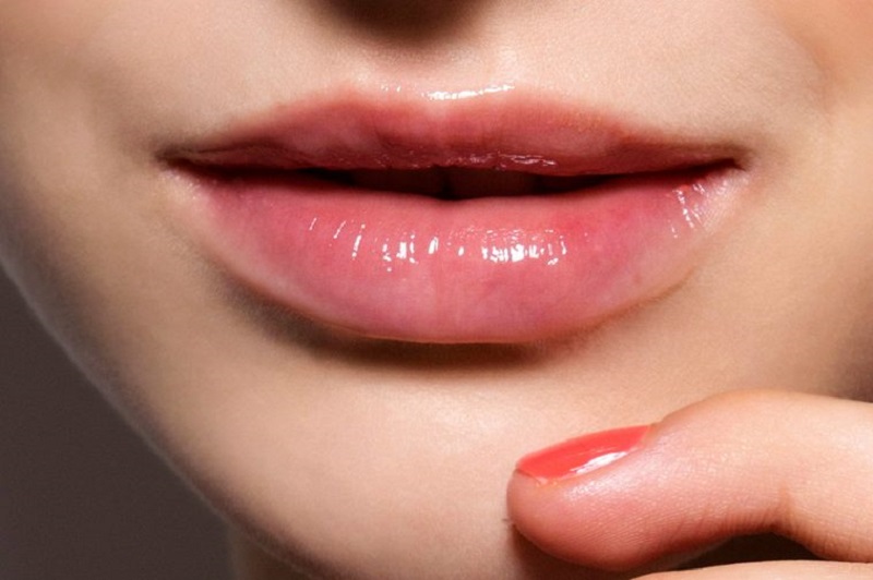 Vaseline là cách để thu gọn đôi môi hiệu quả, an toàn