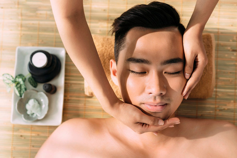 Massage nhẹ nhàng mỗi ngày giúp thay đổi dáng mặt, khuôn mặt trở nên thon gọn hơn