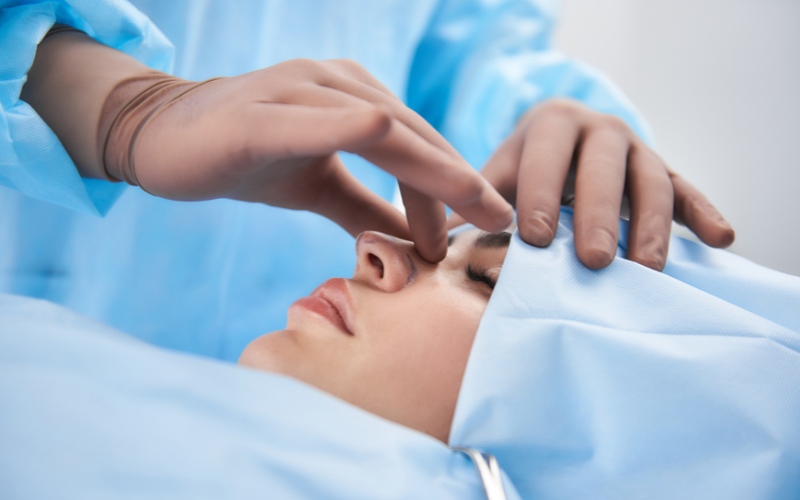 Khách hàng sợ dao kéo, phẫu thuật xâm lấn có thể thực hiện phương pháp sửa mũi không phẫu thuật