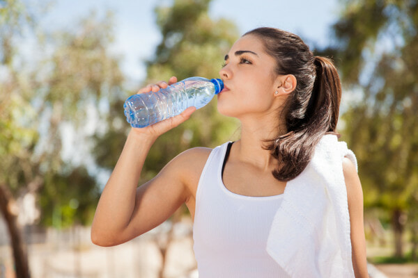 cải thiện cấu trúc da bằng cách uống đủ nước