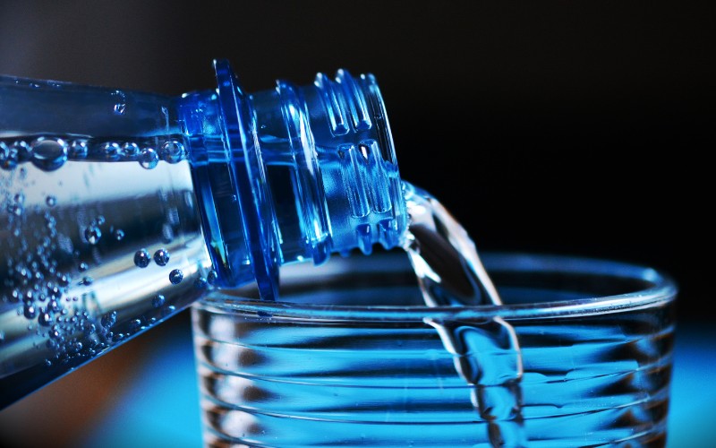 Uống nước lọc 1.5 lít/ ngày để quá trình trao đổi chất cơ thể diễn ra tốt hơn