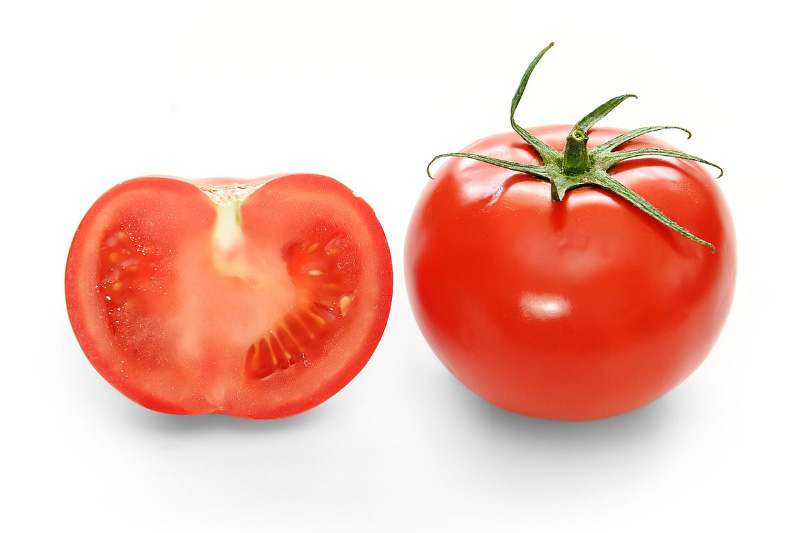 Cà chua giúp làm mờ vết thâm cải thiện vẻ đẹp của vùng kín và nhũ hoa
