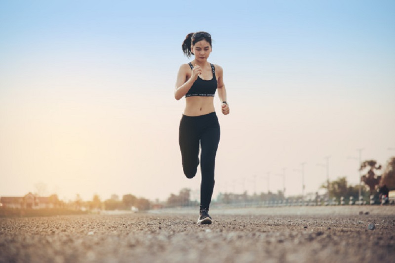 Chạy bộ theo kiểu HIIT giúp tiêu hao mỡ lưng hiệu quả