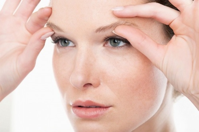 Massage vùng mắt đem lại hiệu quả xóa bỏ nếp nhăn tại mí mắt