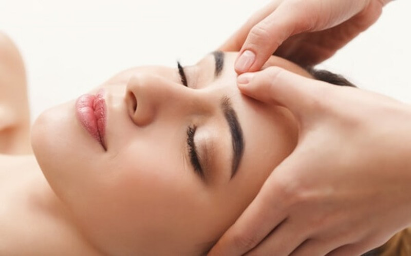Massage là giải pháp cải thiện vùng rãnh nhăn hiệu quả