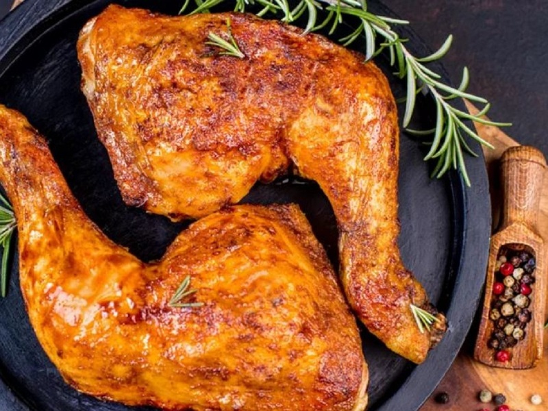 Thịt gà là thực phẩm bạn nên kiêng để tránh vết thương mưng mủ, sưng đau