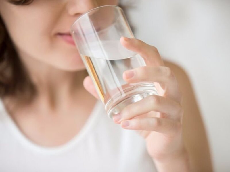 Mỗi ngày cần uống đủ lượng nước cho cơ thể, cải thiện tuần hoàn máu