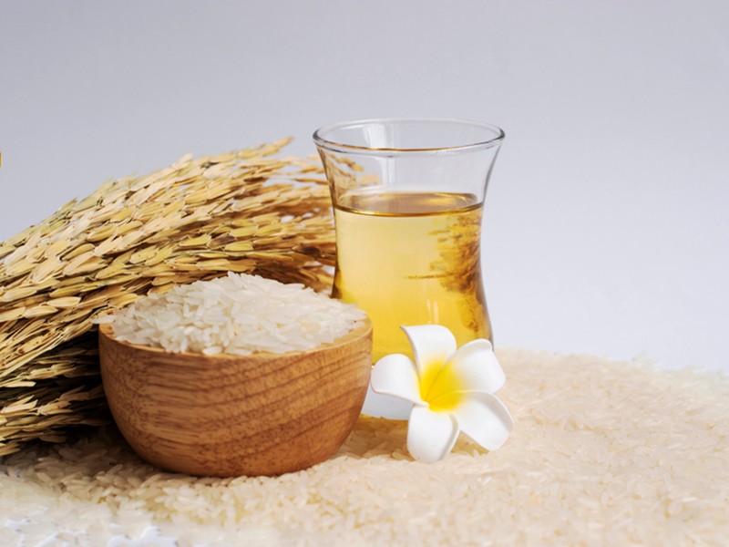 cám gạo và dầu dừa giúp cải thiện độ đàn hồi cho âm đạo