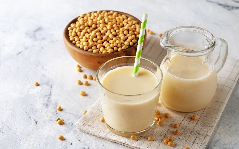 Uống sữa đậu nành giúp âm đạo có độ ẩm và cân bằng nội tiết tố