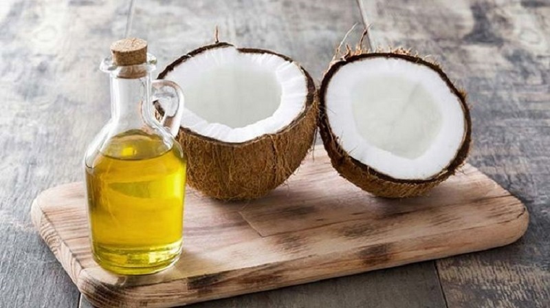 Dầu dừa chứa nhiều dưỡng chất giúp da vùng kín sáng mịn hơn