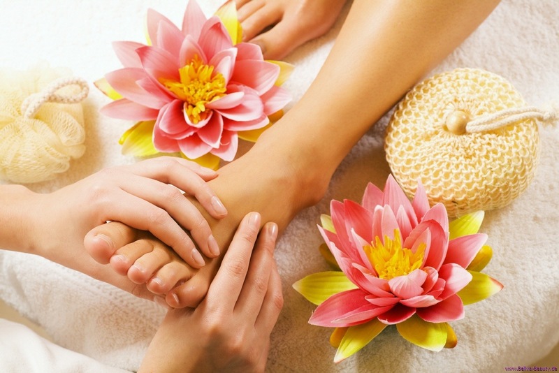 Massage và kéo chân là bài tập khắc phục chân thô, to của cô nàng Min Ah