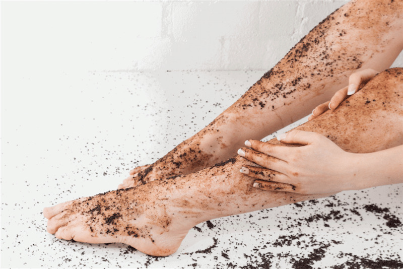 Tẩy da chết cho đôi chân thường xuyên giúp bạn có làn da mềm mại, đáng mơ ước