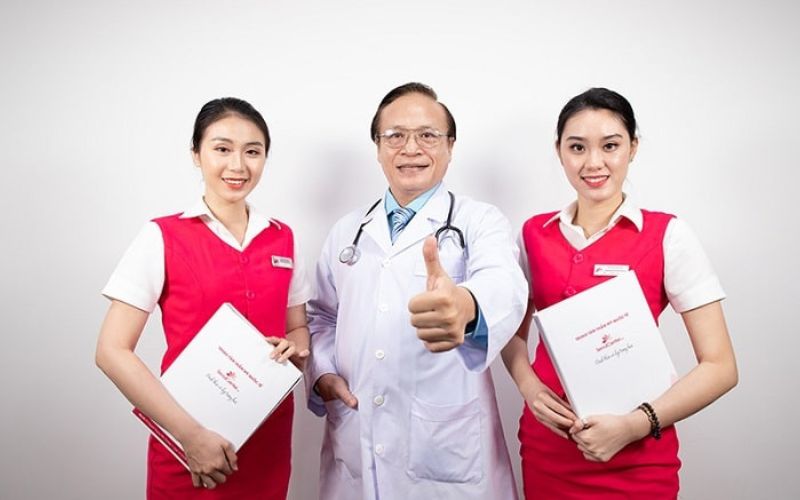 Bác sĩ CKII Nguyễn Kim Khoa đã trực tiếp tái tạo lại chiếc mũi cho vô số khách hàng