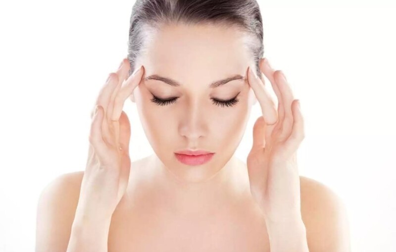 Massage mắt thường xuyên trên các điểm sẽ giúp mắt giảm sưng tấy 