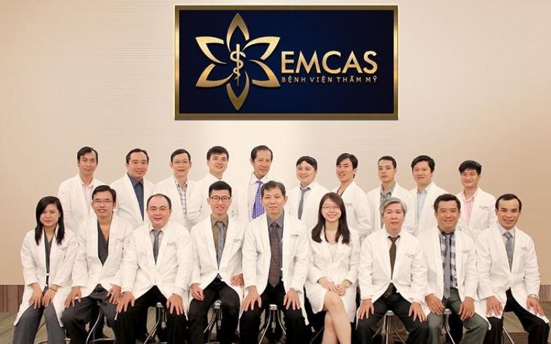 Bác sĩ tại Bệnh viện thẩm mỹ EMCAS đảm bảo mang đến kết quả hút mỡ thành công cho khách hàng