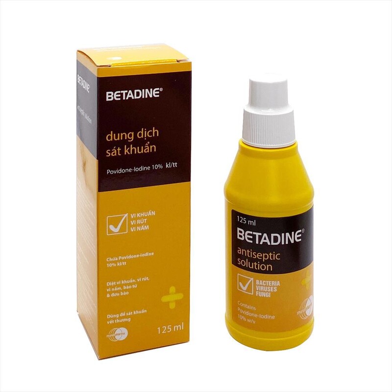 betadine là loại thuốc được dùng khi mọc mụn ở môi lớn do viêm nang lông
