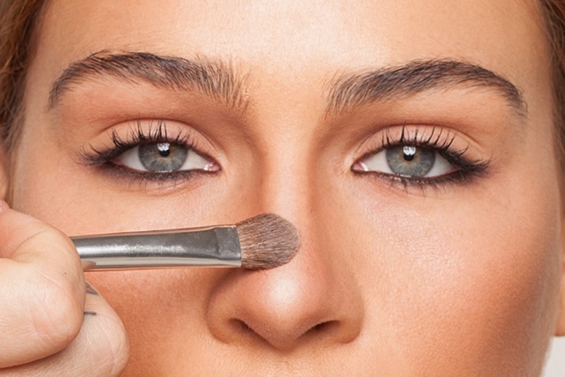 Make up là một trong những phương pháp khắc phục mũi to