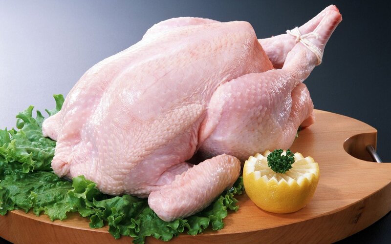 Thịt gà là thực phẩm bạn nên kiêng sau khi tiến hành nâng cung lông mày