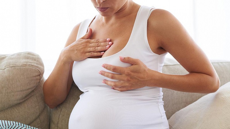 ngực tăng kích thước nhanh cũng trở nên nhạy cảm hơn khi mang thai