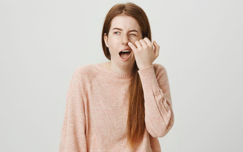 Ngoáy mũi thường xuyên có thể gây hại cho sức khỏe