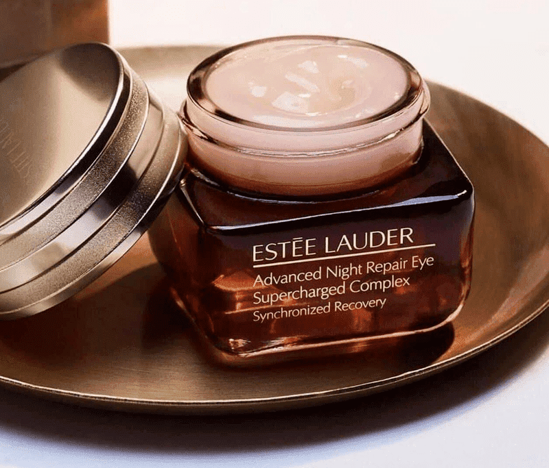 Estee Lauder Advanced Night Repair Eye có kết cấu kem nhẹ tênh, không bết 