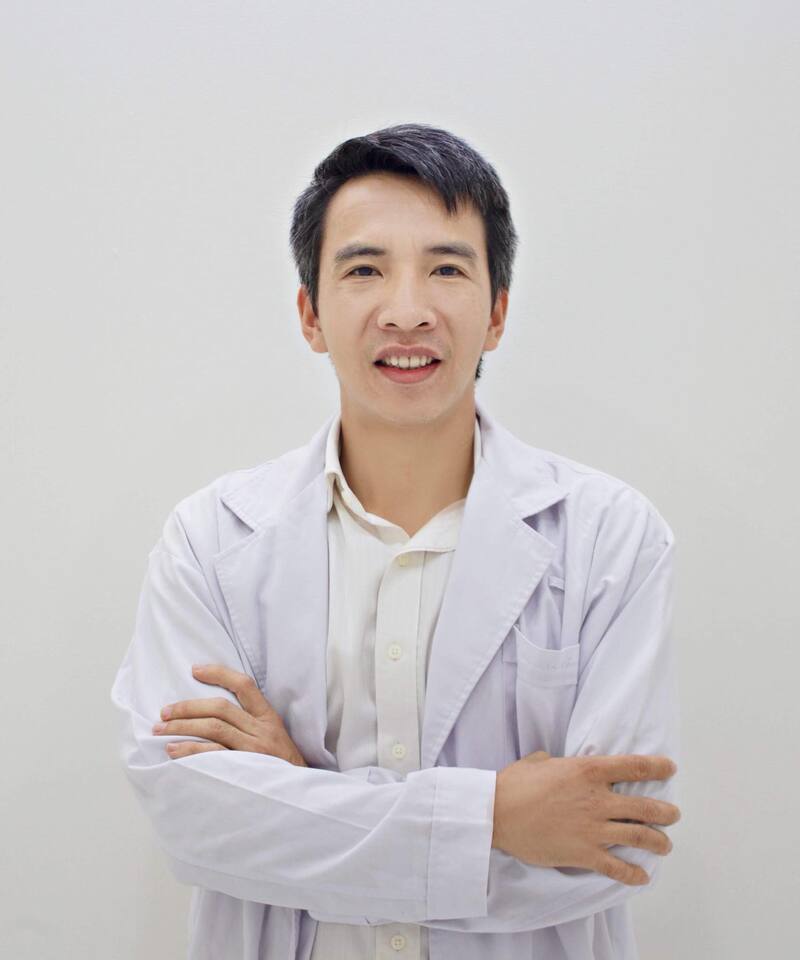 Bác sĩ Nguyễn Văn Hưng luôn đảm bảo an toàn trong suốt quá trình phẫu thuật
