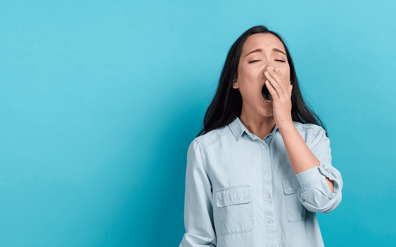 Ngáp là động tác đơn giản để khắc phục vùng nọng cằm