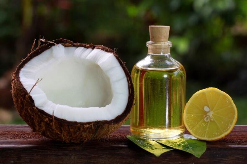 tinh dầu dừa giúp cấp ẩm và làm dịu da ở vùng kín