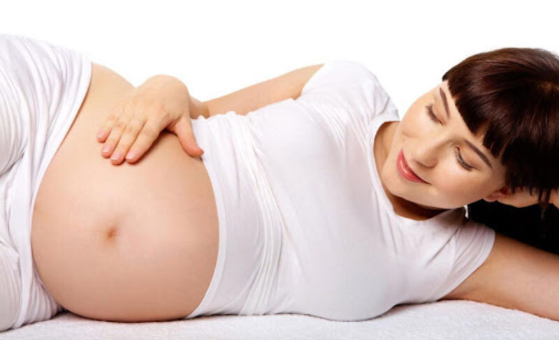 Quá trình mang thai làm thay đổi nội tiết tố và gây thâm sạm nhũ hoa