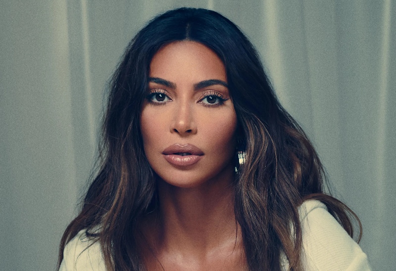  Kim Kardashian West sở hữu nét đẹp mạnh mẽ, cá tính với chiếc mũi cực phẩm