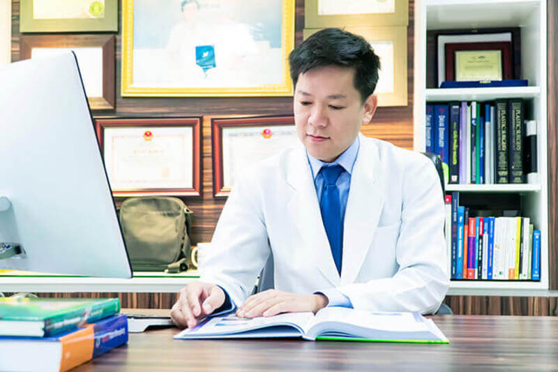Bác sĩ Nguyễn Phan Tú Dung là chuyên gia thẩm mỹ có kiến thức vững vàng