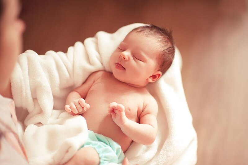 Hầu hết trẻ sơ sinh có mắt 1 mí và do nhiều nguyên nhân