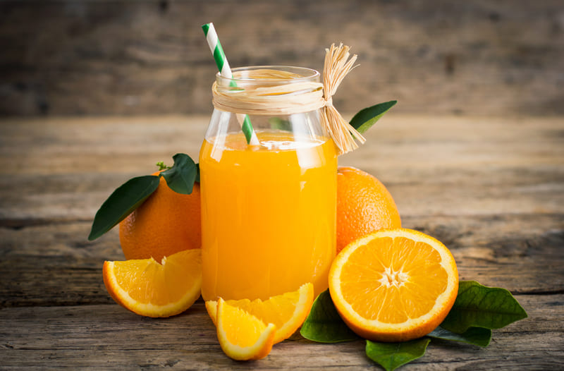 Uống nước cam mang lại nhiều lợi ích cho sức khỏe có người