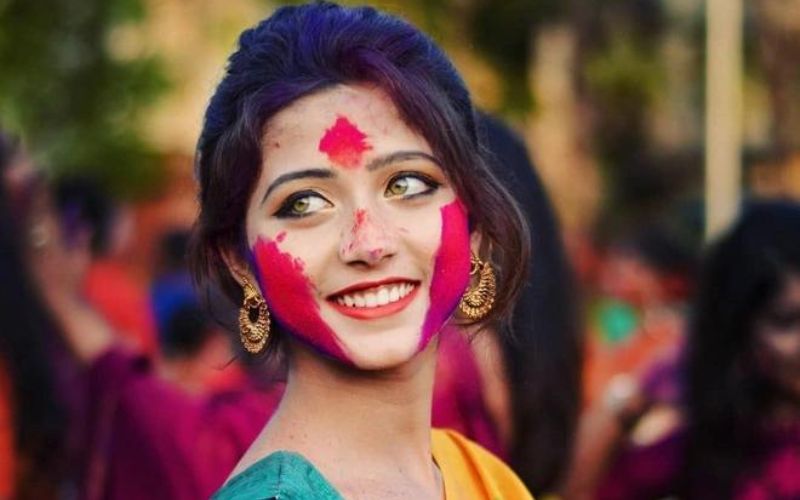 Joyeeta Sanyal – Thiếu nữ Ấn Độ nổi tiếng với nhan sắc đẹp và đôi mắt màu hổ phách