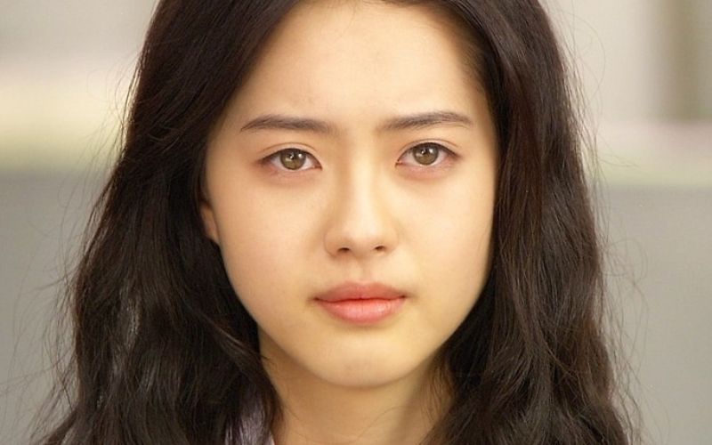 Màu mắt đẹp hiếm có của Lee Sung Kyung