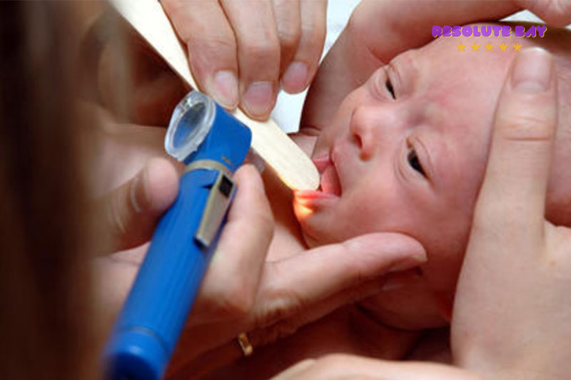 Các biện pháp điều trị tại nhà khi trẻ sơ sinh bị đau họng