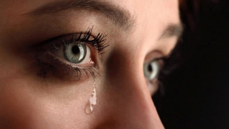 Chảy nước mắt nhiều, kéo dài là biểu hiện thường gặp của tắc tuyến lệ