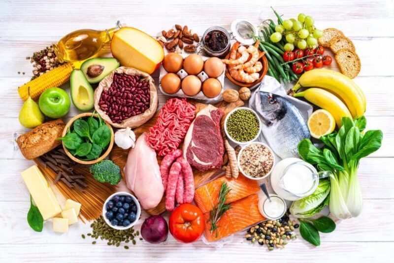 Cơ thể cần được bổ sung đủ dinh dưỡng qua chế độ ăn uống đa dạng