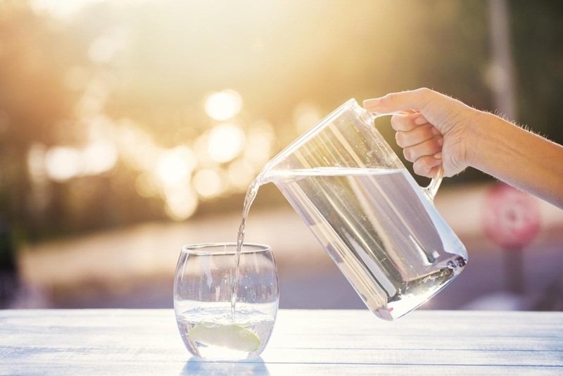 Uống đủ lượng nước cần thiết để vết thương nhanh hồi phục