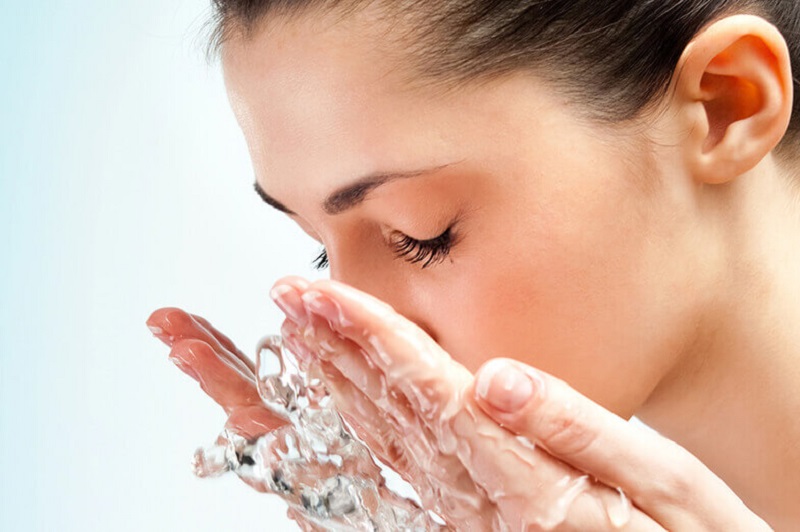 Nước làm vết thương lâu lành và dễ bị viêm nhiễm