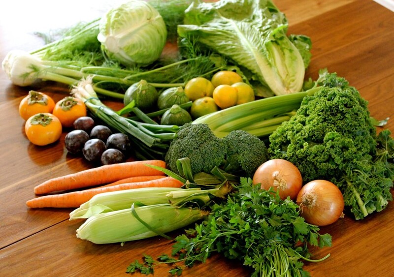 Bổ sung các loại rau củ quả giàu vitamin và khoáng chất tốt cho quá trình lành nếp mí