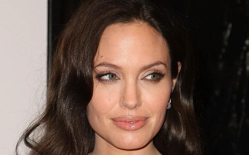 Angelina Jolie nổi tiếng có đôi mắt đẹp 
