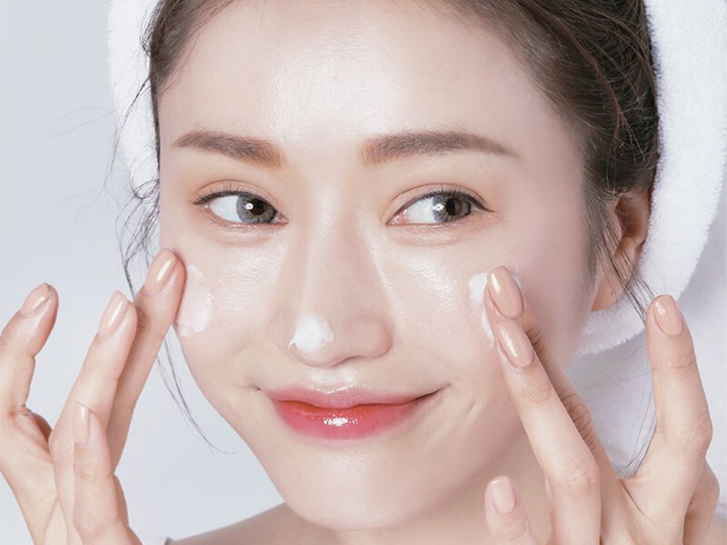 Sau 7 - 10 ngày nâng mũi bạn có thể chăm sóc da nhẹ nhàng