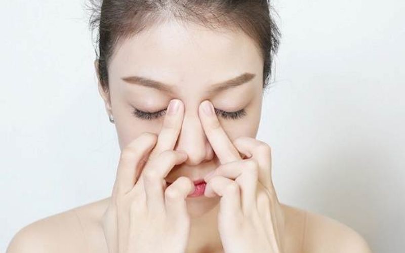 Vuốt mũi có thể cải thiện dáng mũi nhưng không đáng kể
